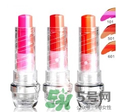 ��ʲô�ں�Զ�������ɫ?